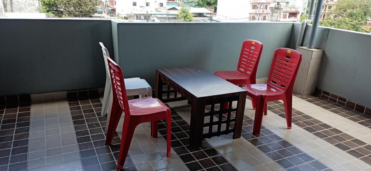 Hotel Royal Chautari, Butwal Exteriör bild